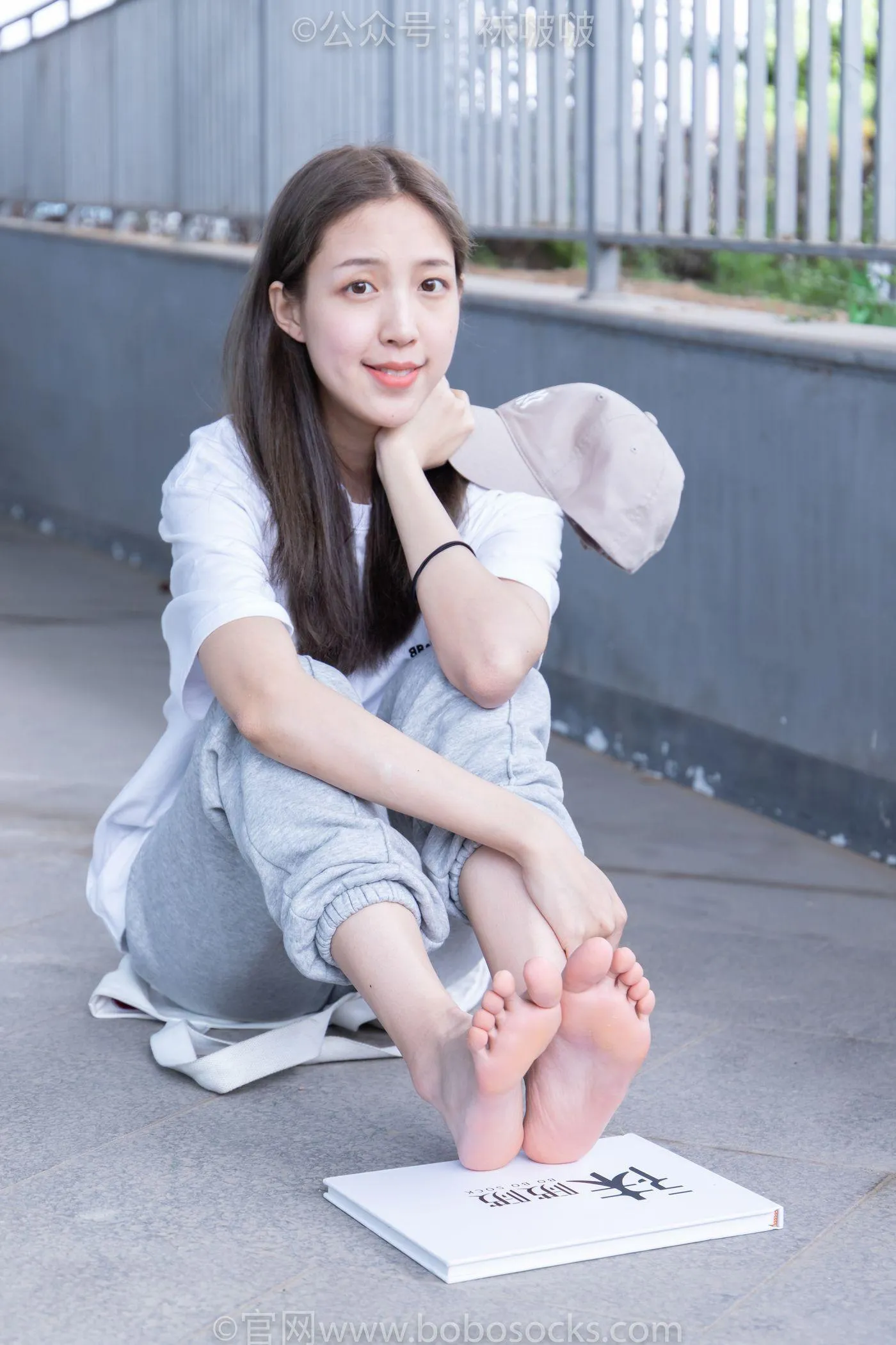 [BoBoSocks袜啵啵]NO.012 泡芙-运动鞋、白棉袜、裸足 [132P]插图7
